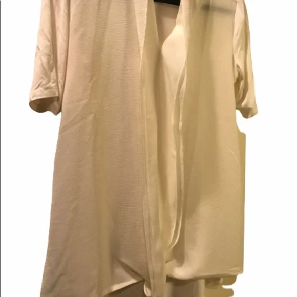 Halston winter white blouse - Picture 6 of 7